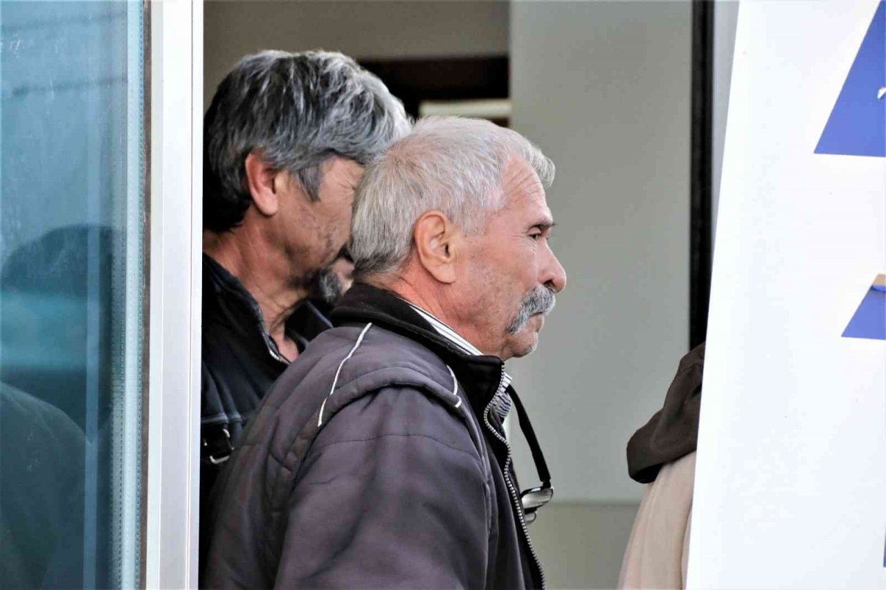 (Düzeltme) Bugün servis edilen "Üniversite mezunu 23 yaşındaki Emine kalp krizine yenik düştü" başlıklı haberimizde, hayatını kaybeden Emine Karayılan’ın fotoğrafları olarak servis edilen 2 kare, kaynağından iptal edilmiştir