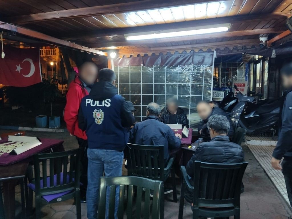 Umuma açık yer denetimi ve yol uygulaması yapıldı