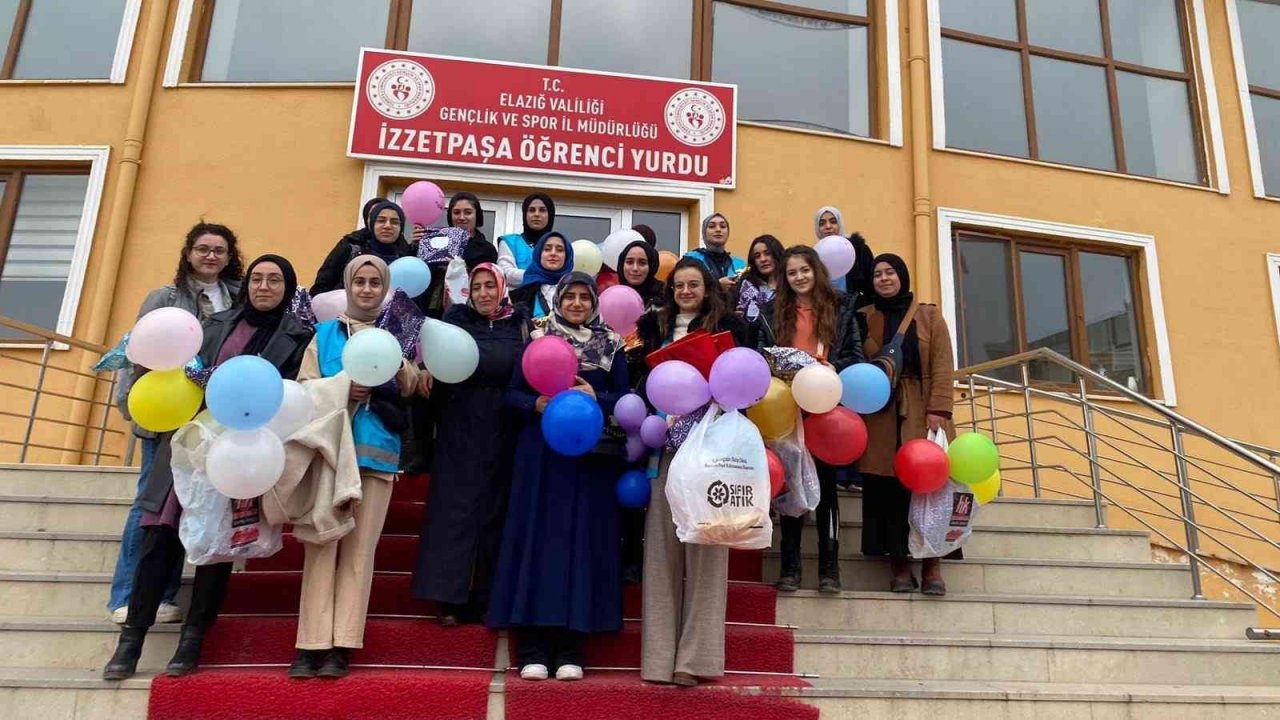 Üniversiteli gençlerden gönülleri ısıtan hareket