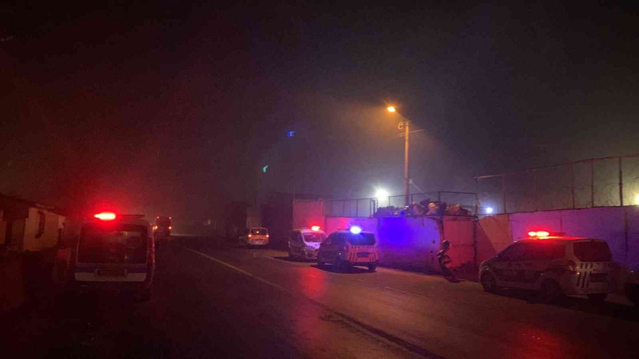 Elektrik direğini çaldılar, polise yakalanacaklarını anlayınca atla kaçtılar