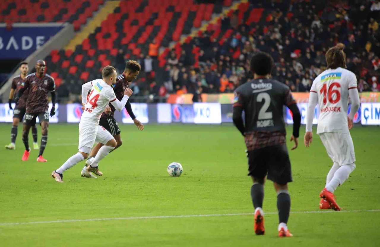 Spor Toto Süper Lig: Gaziantep FK: 0 - Beşiktaş: 0 (İlk yarı)