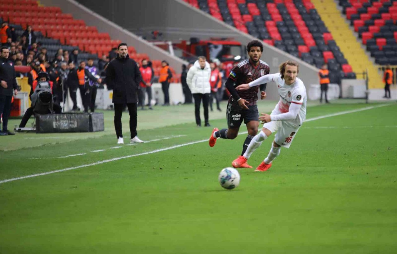 Spor Toto Süper Lig: Gaziantep FK: 0 - Beşiktaş: 0 (İlk yarı)