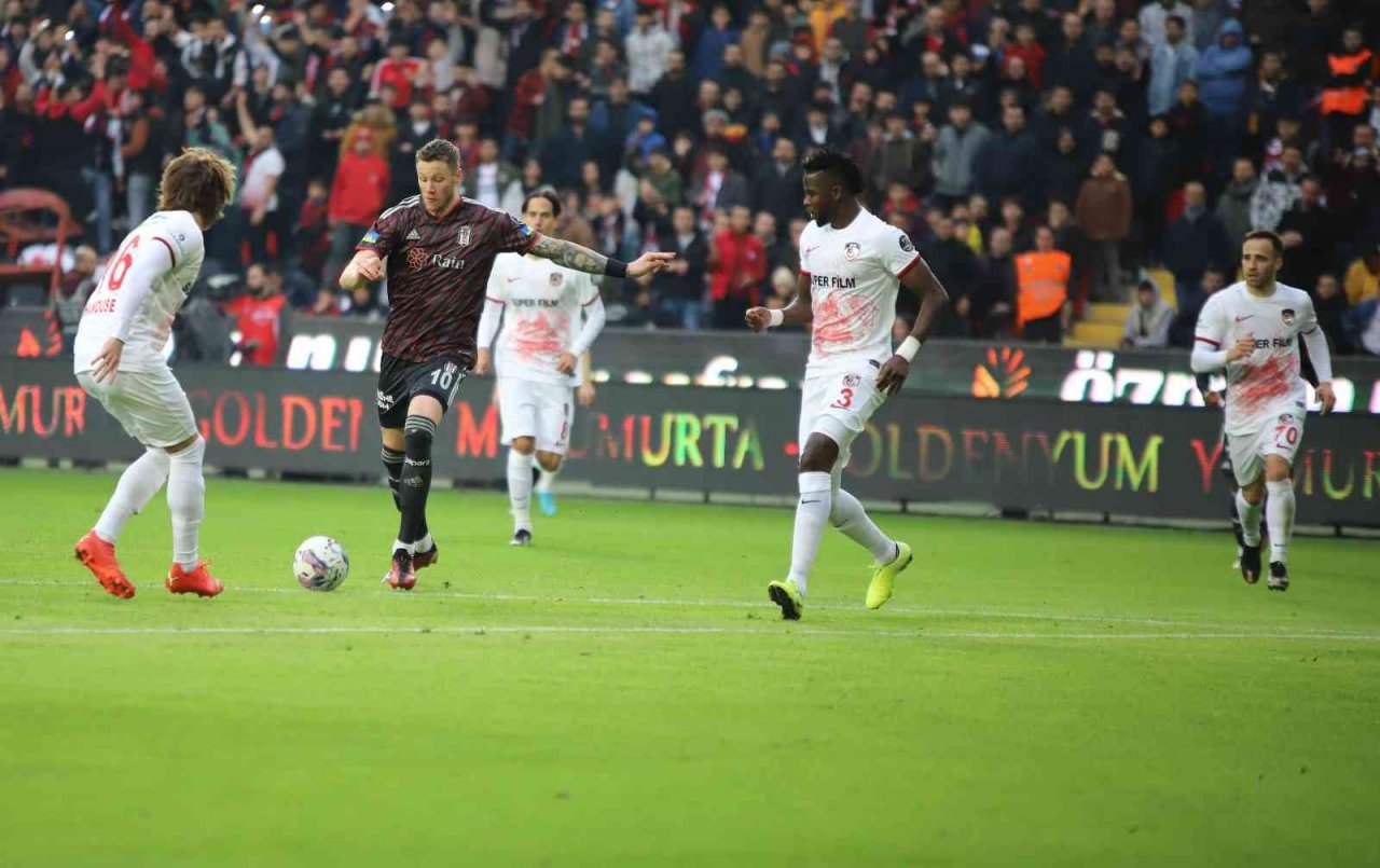 Spor Toto Süper Lig: Gaziantep FK: 0 - Beşiktaş: 0 (İlk yarı)