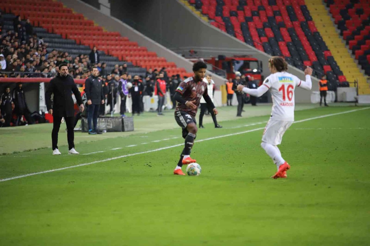 Spor Toto Süper Lig: Gaziantep FK: 0 - Beşiktaş: 0 (İlk yarı)