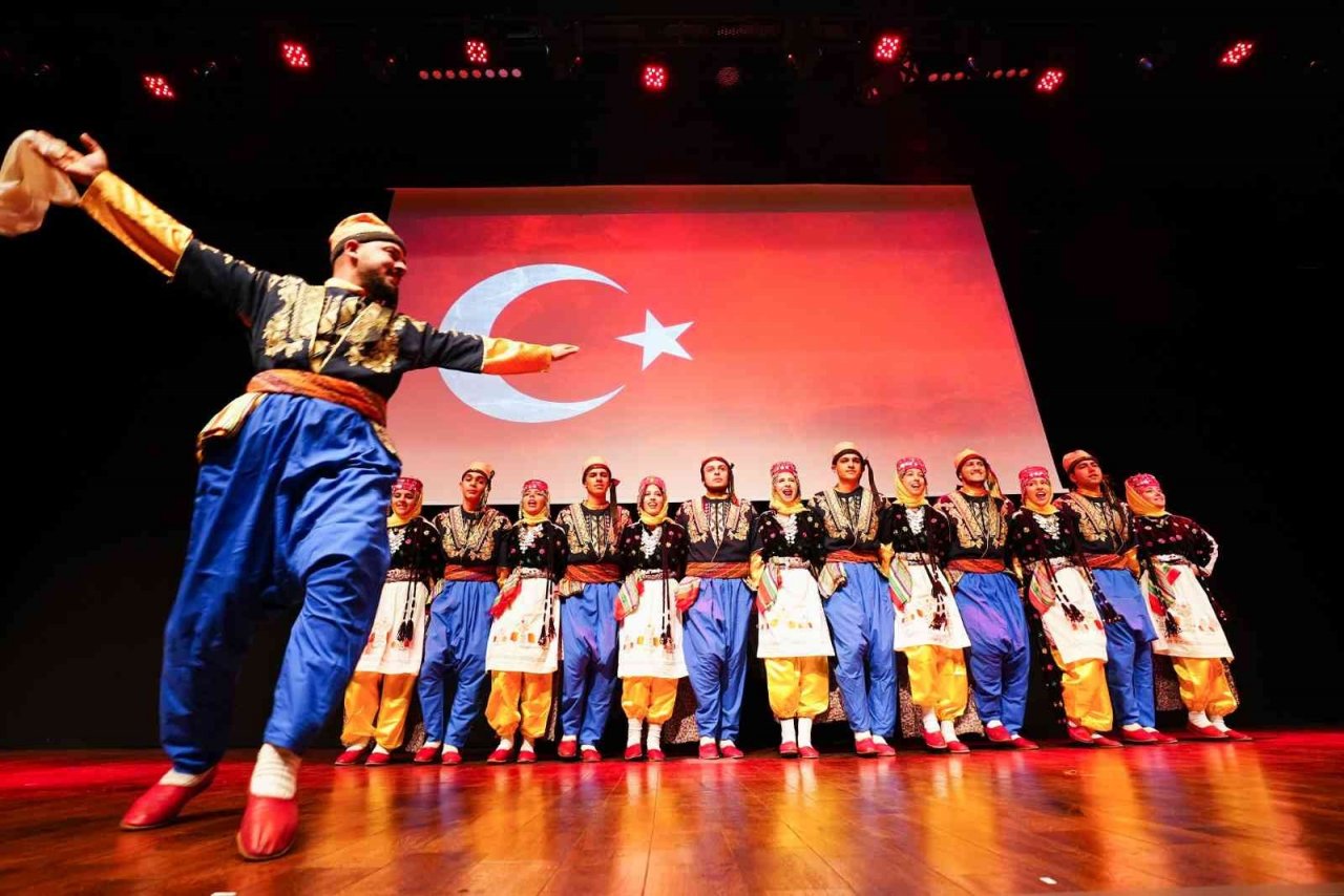 Kurtuluş kupalarında ödül mutluluğu yaşandı