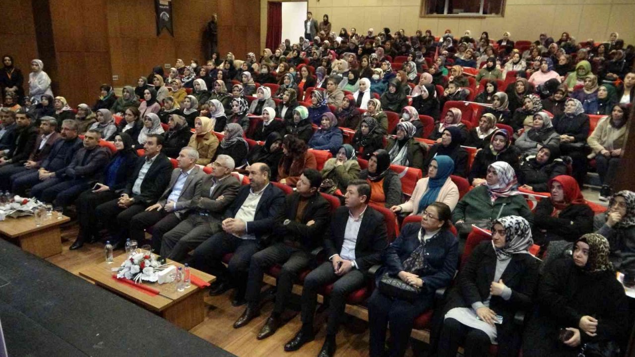 Malatya’da Ak Partili kadınlara eğitim