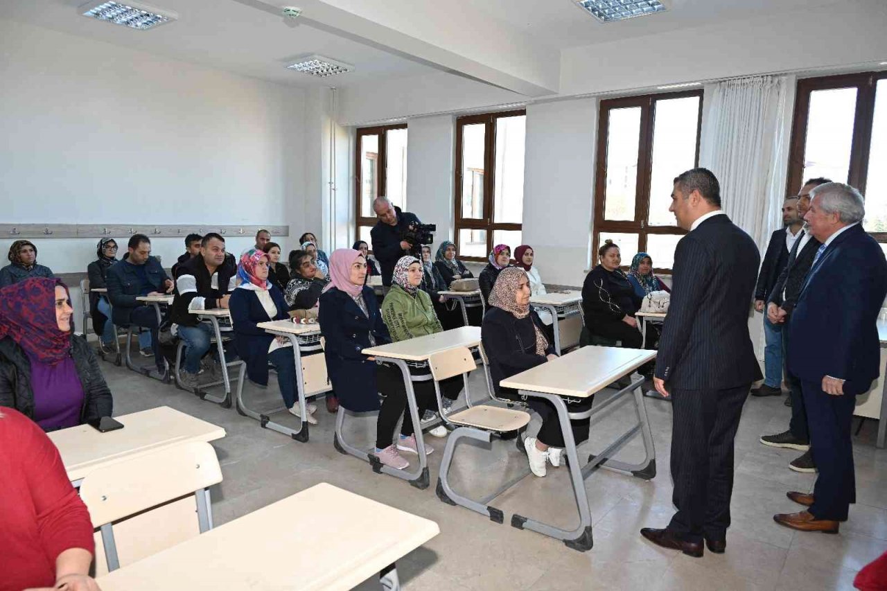 Veliler eğitimlerle destekleniyor, aile içi iletişim güçleniyor