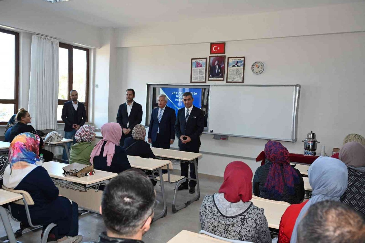 Veliler eğitimlerle destekleniyor, aile içi iletişim güçleniyor