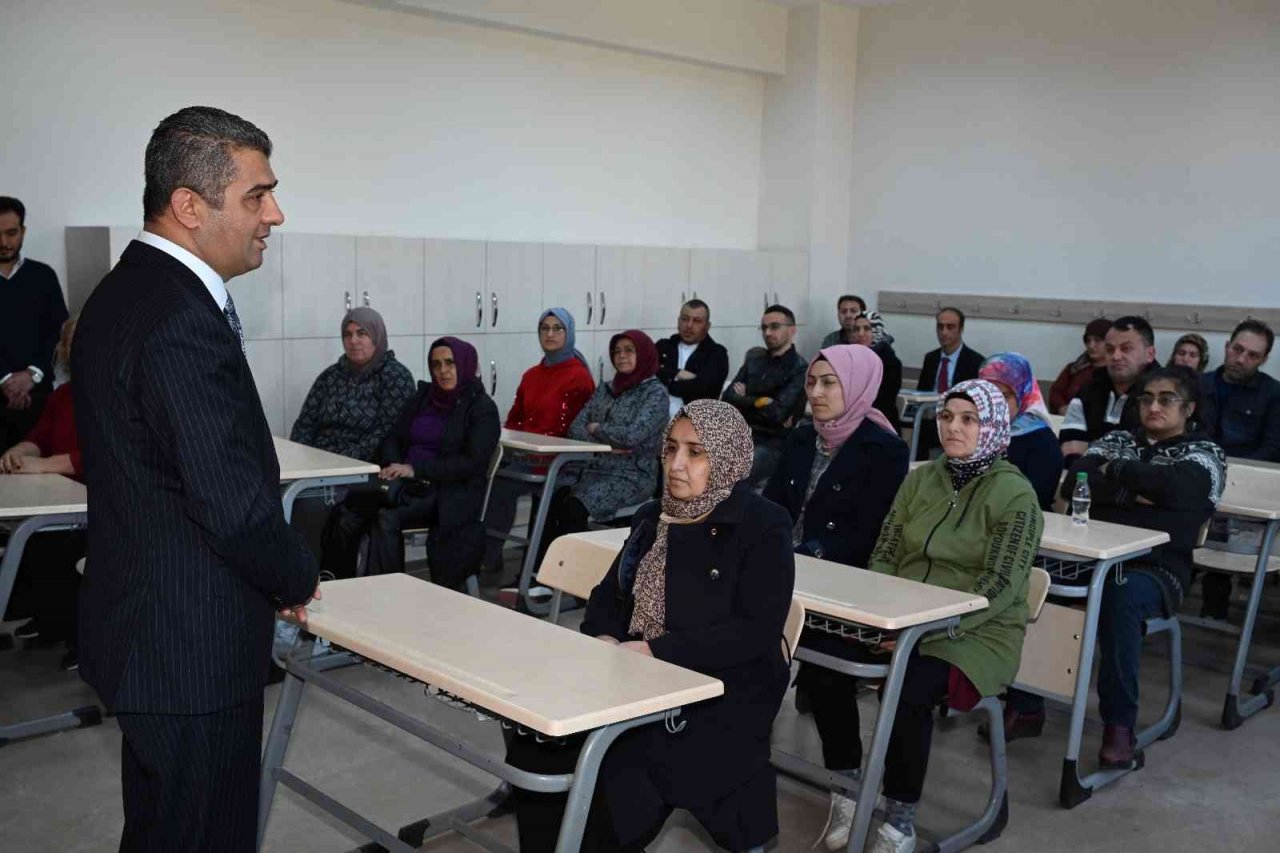 Veliler eğitimlerle destekleniyor, aile içi iletişim güçleniyor