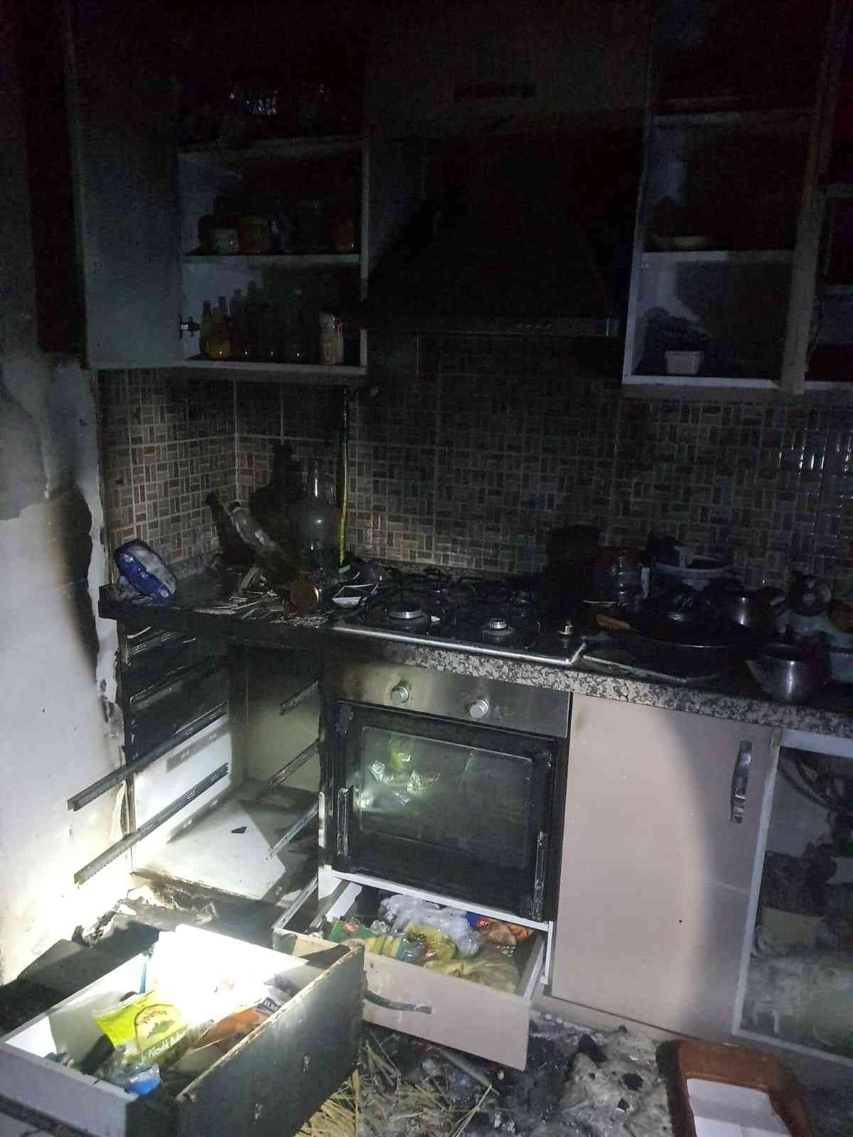 Mobiletin benzin deposunu temizlerken hastanelik oldular