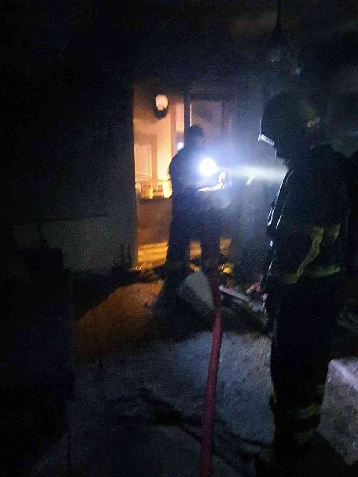 Mobiletin benzin deposunu temizlerken hastanelik oldular