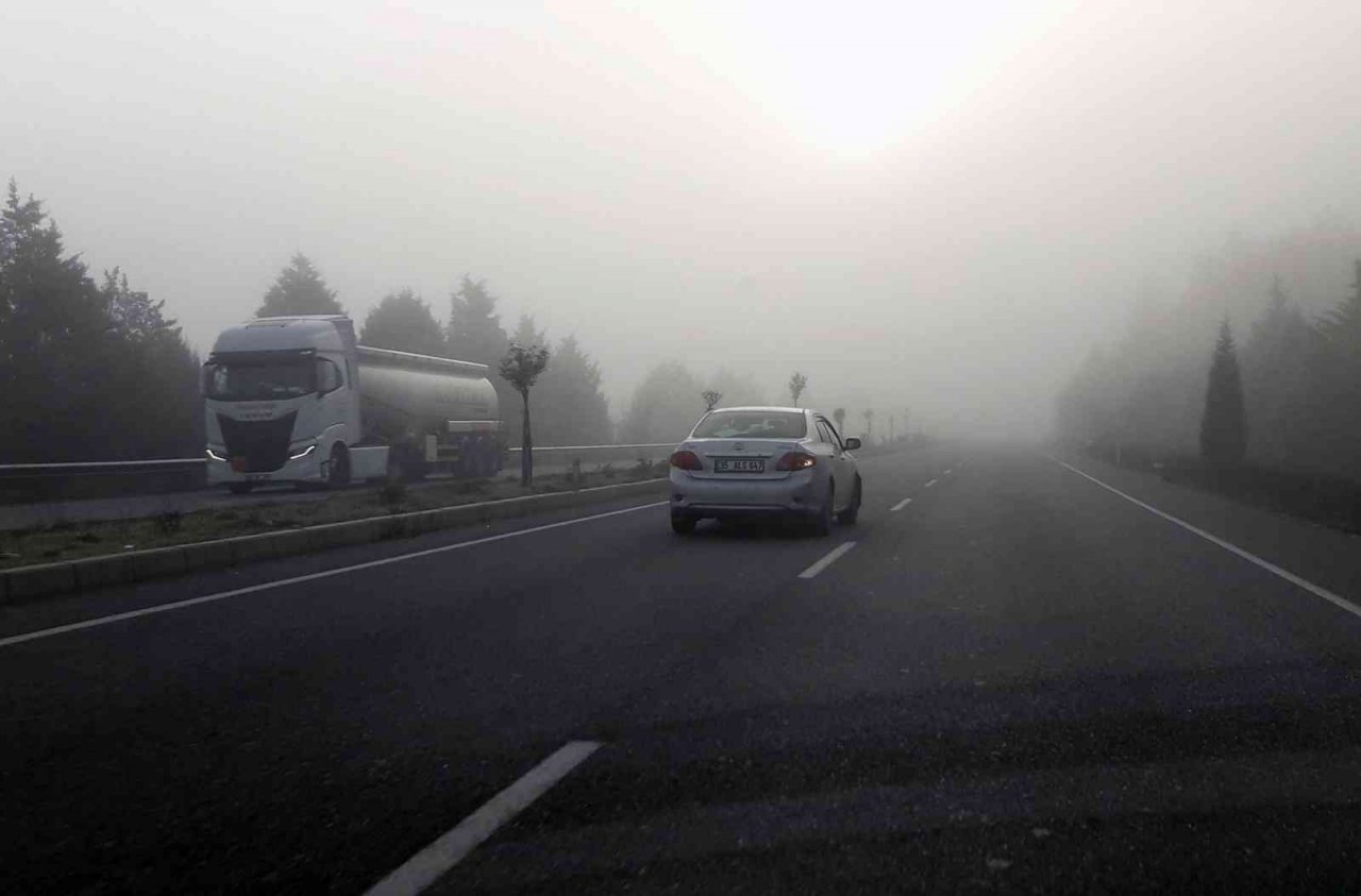 Sis nedeniyle görüş mesafesi 10 metreye düştü