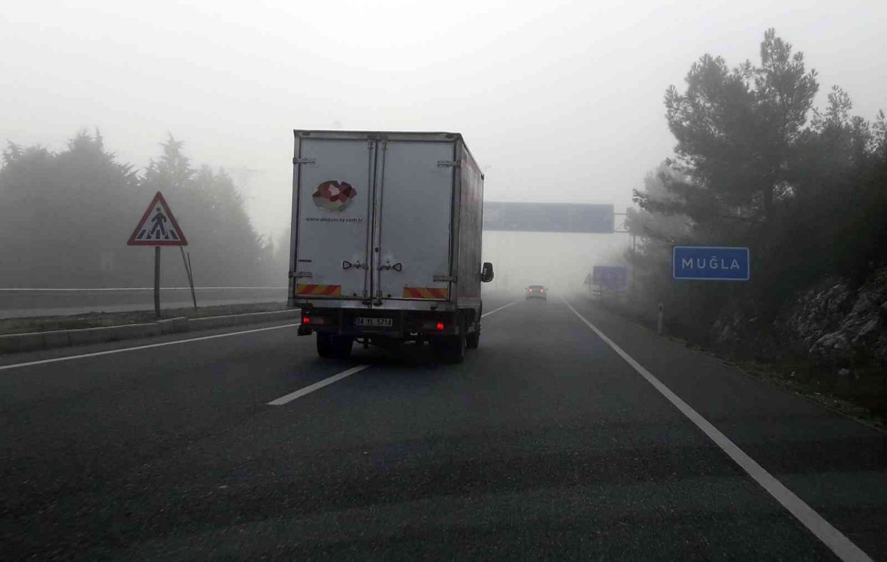 Sis nedeniyle görüş mesafesi 10 metreye düştü