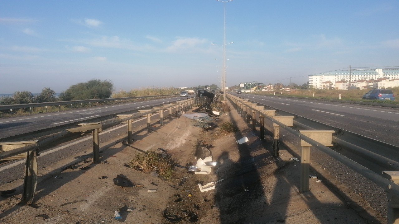 Antalya’da feci kaza: 1 ölü, 4 yaralı