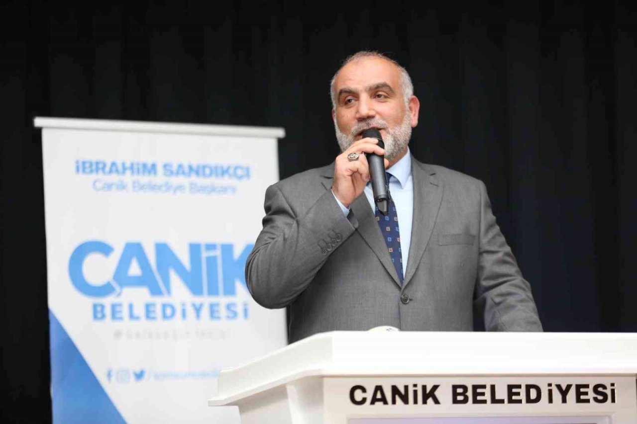 Yazar Merve Gülcemal Caniklilerle konferansta buluştu