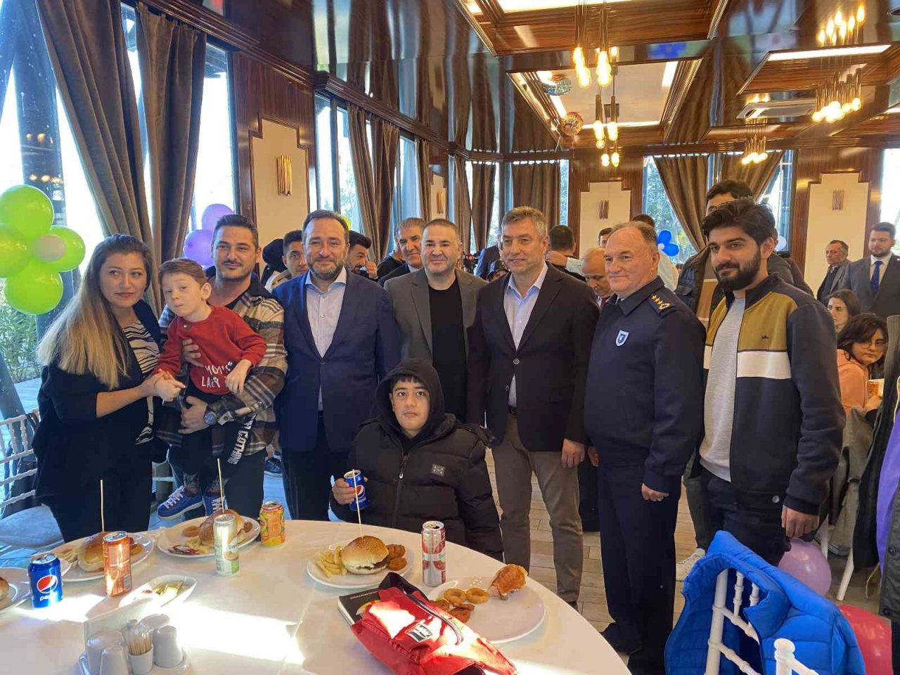 Şafak Sezer ve Arda Turan, Şile’de özel bireylerle bir araya geldi