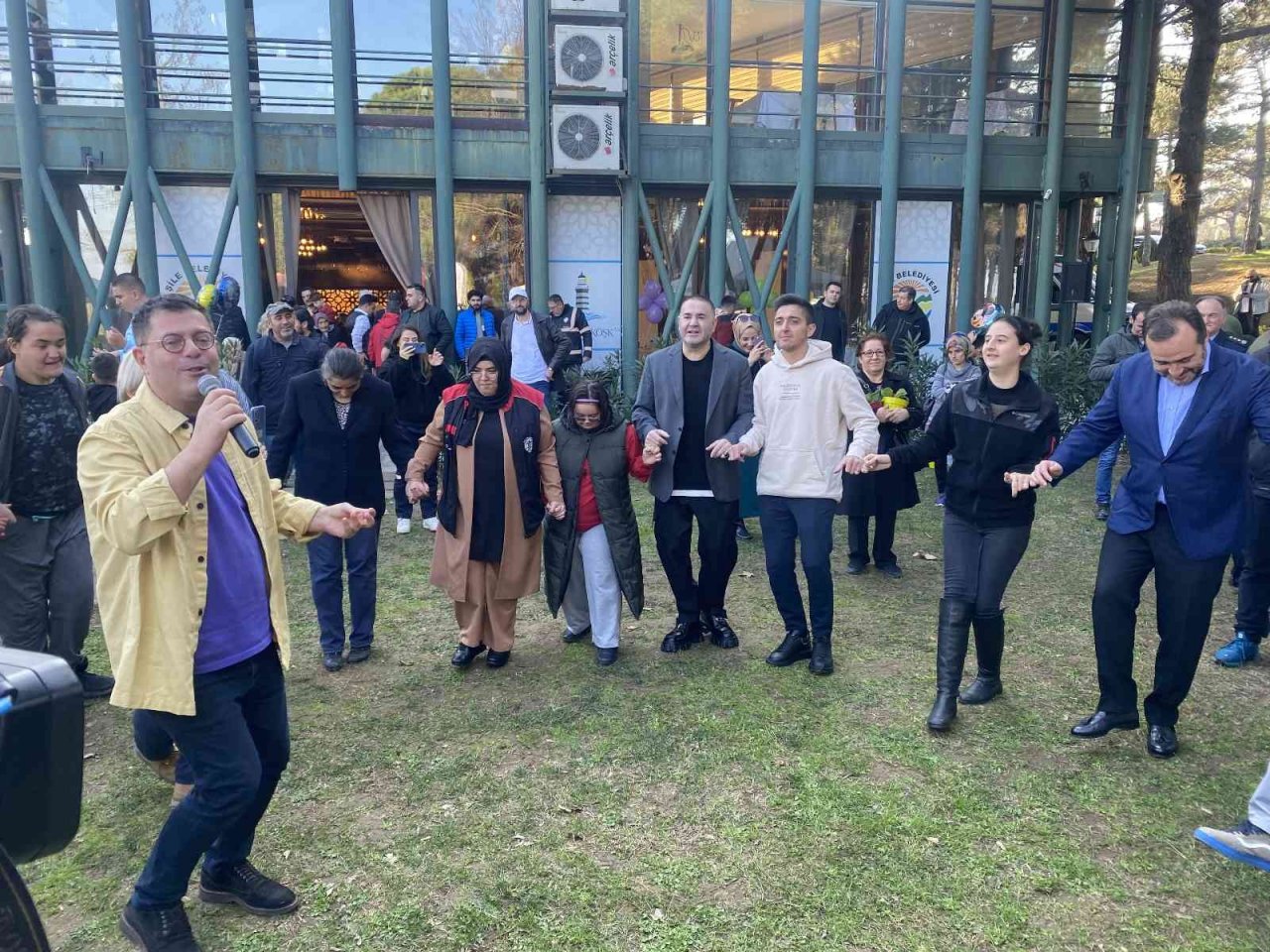 Şafak Sezer ve Arda Turan, Şile’de özel bireylerle bir araya geldi