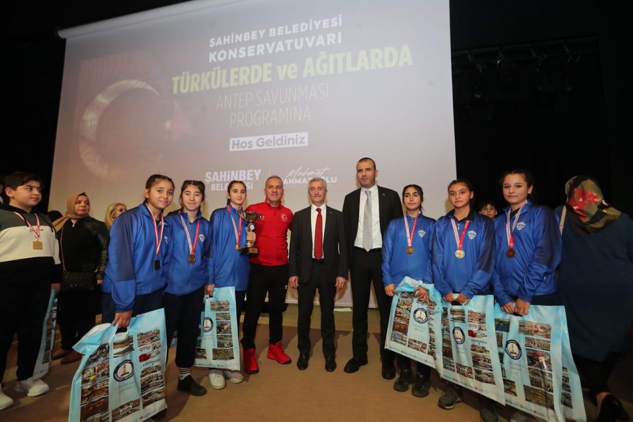 Şahinbey’li gençler Gaziantep savunmasını ağıtlarla anlattı