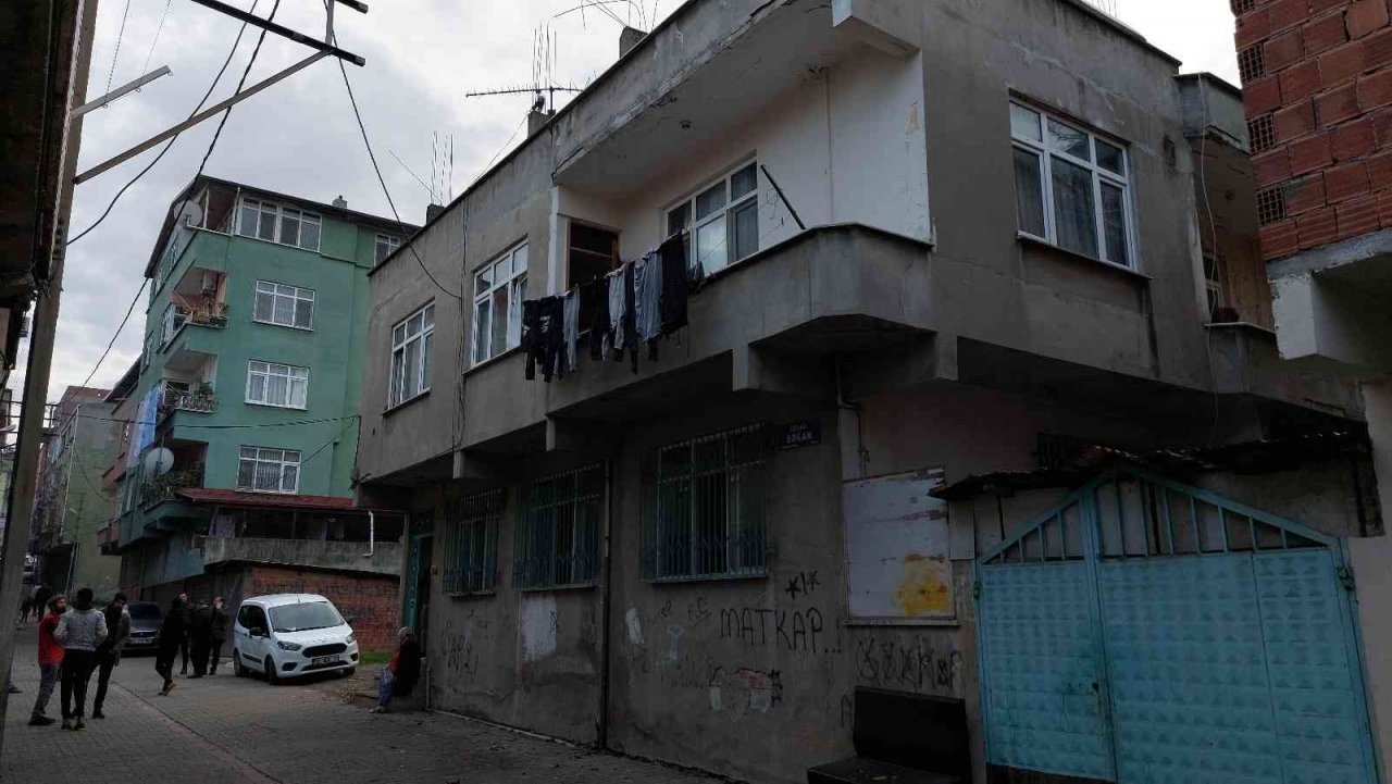 Çocuğunun balkondan düştüğünü gören anne de düşerek hastanelik oldu