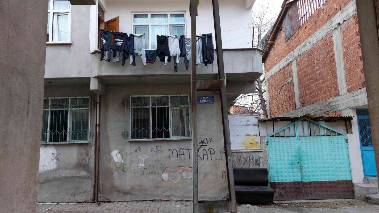 Çocuğunun balkondan düştüğünü gören anne de düşerek hastanelik oldu