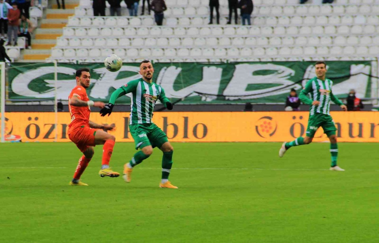 Spor Toto Süper Lig: Konyaspor: 1 - Alanyaspor: 0 (İlk yarı)