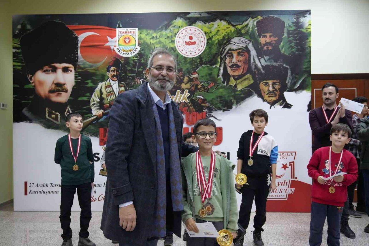 Tarsus’ta düzenlenen satranç turnuvasında ödüller sahiplerini buldu