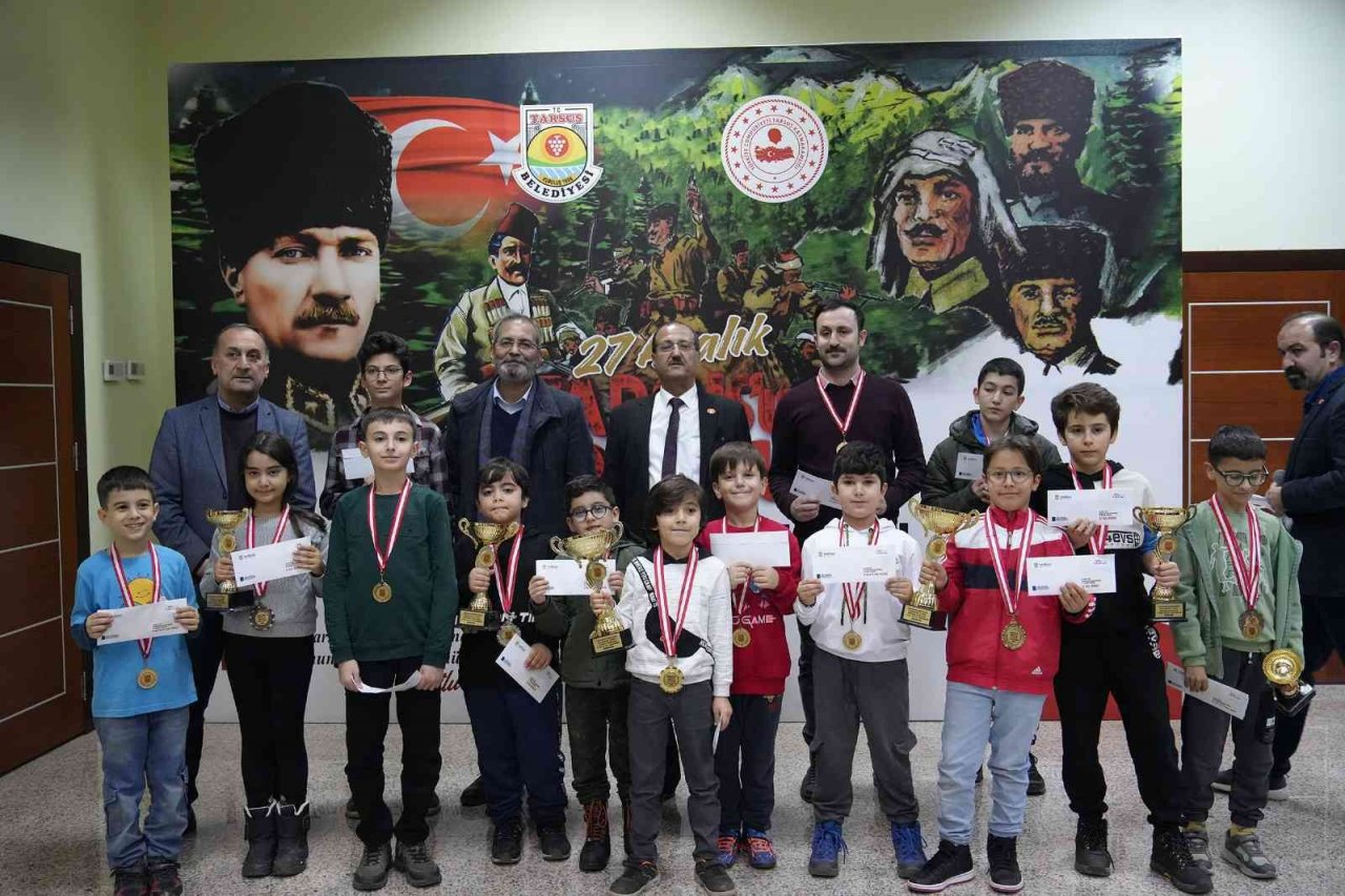 Tarsus’ta düzenlenen satranç turnuvasında ödüller sahiplerini buldu