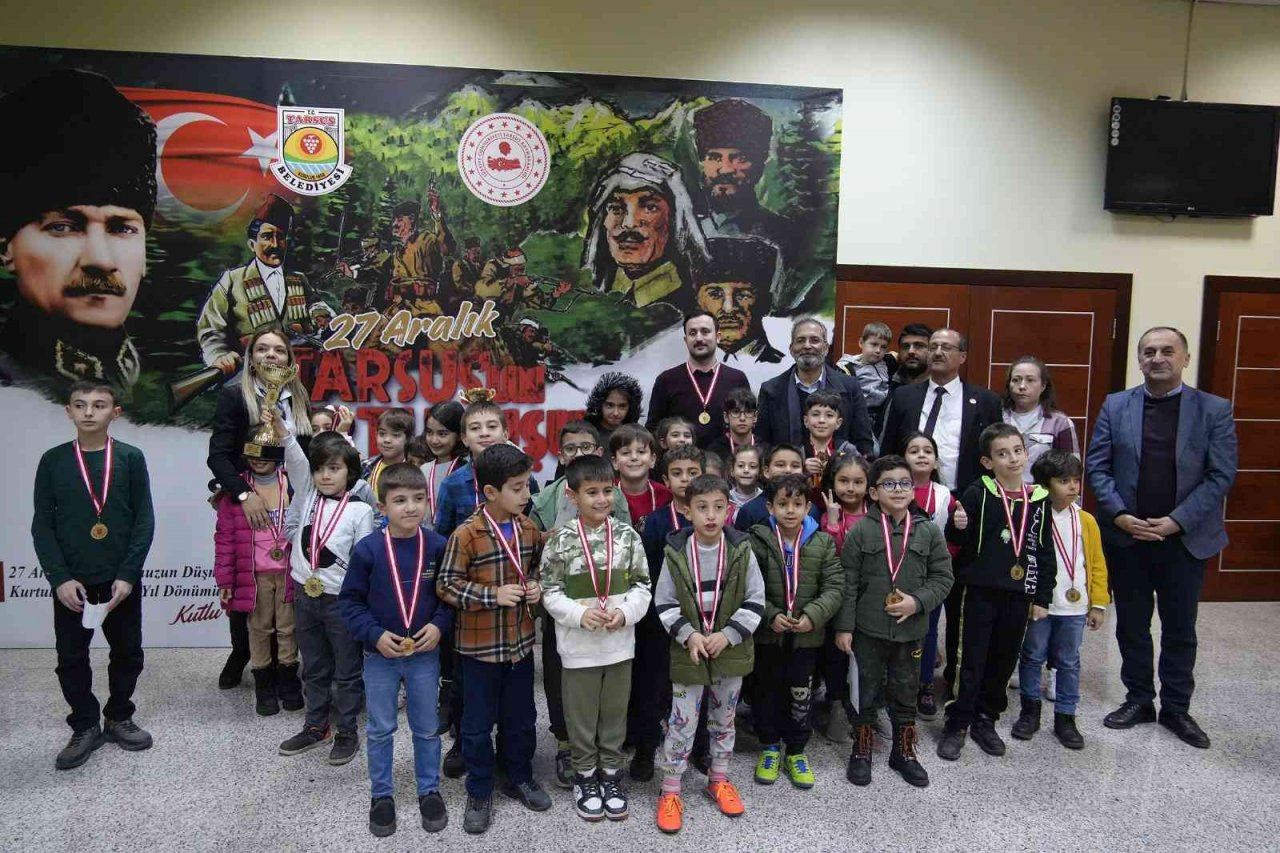 Tarsus’ta düzenlenen satranç turnuvasında ödüller sahiplerini buldu