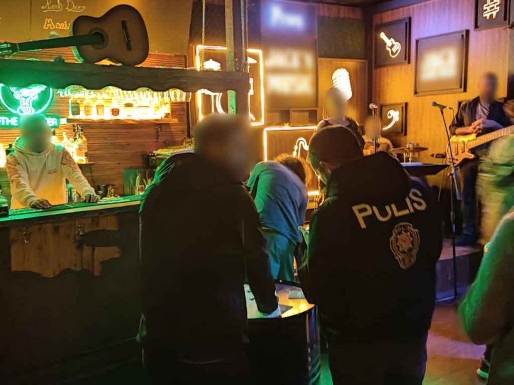 Umuma açık yer denetimi ve yol uygulaması yapıldı