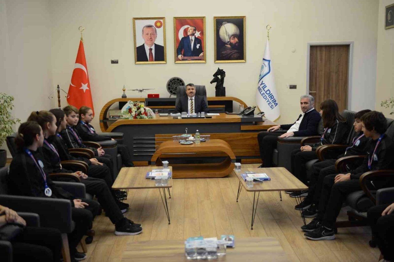 Başkan Yılmaz şampiyonları ağırladı