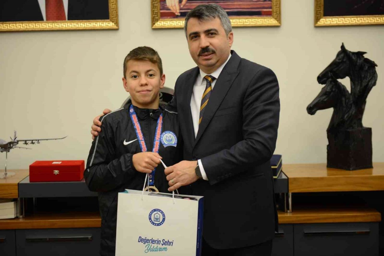 Başkan Yılmaz şampiyonları ağırladı