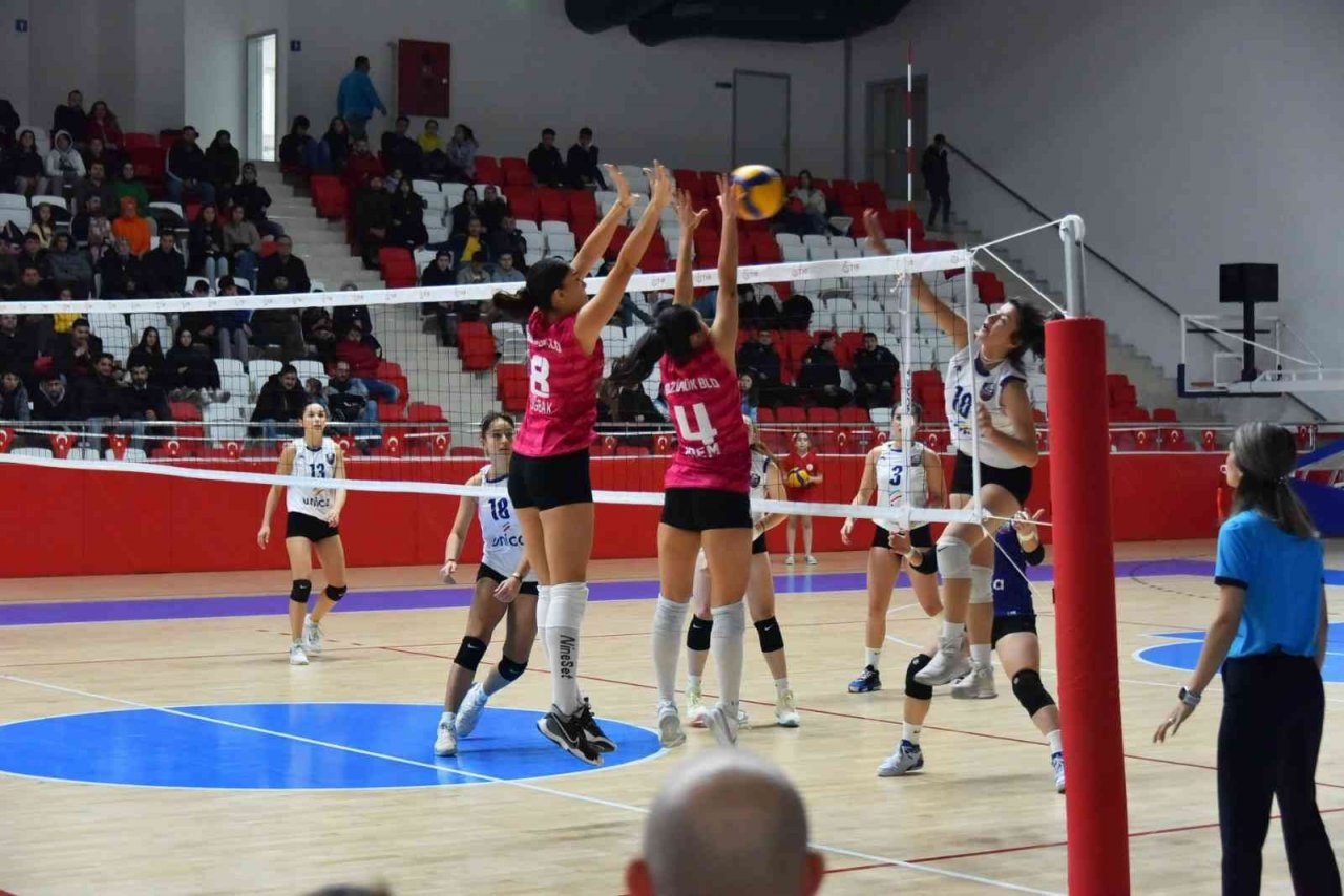 9. haftayı galibiyetle tamamlayan Bizim Kızlar:3, UNİCA Düzce Voleybol: 0