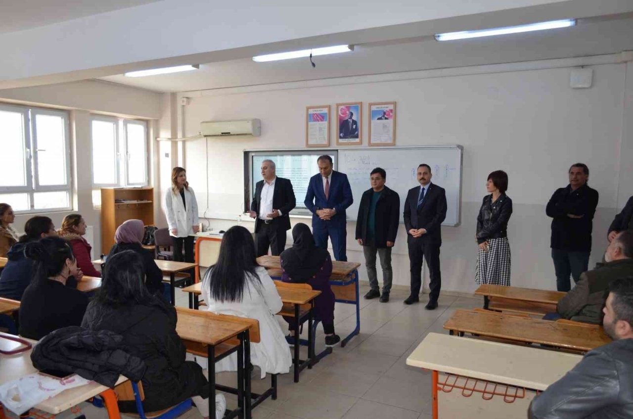 Ceyhan’da ‘Aile Okulu Projesi’ne velilerden yoğun ilgi