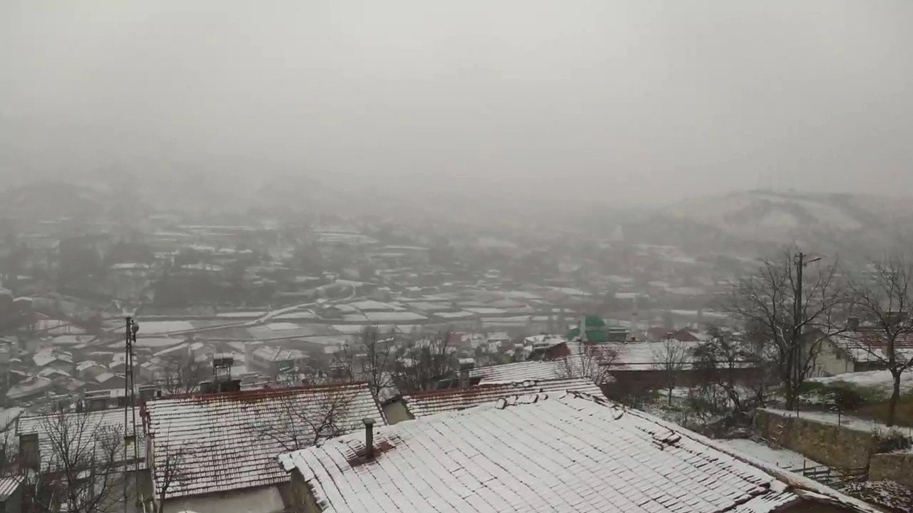 Çelikhan beyaza büründü