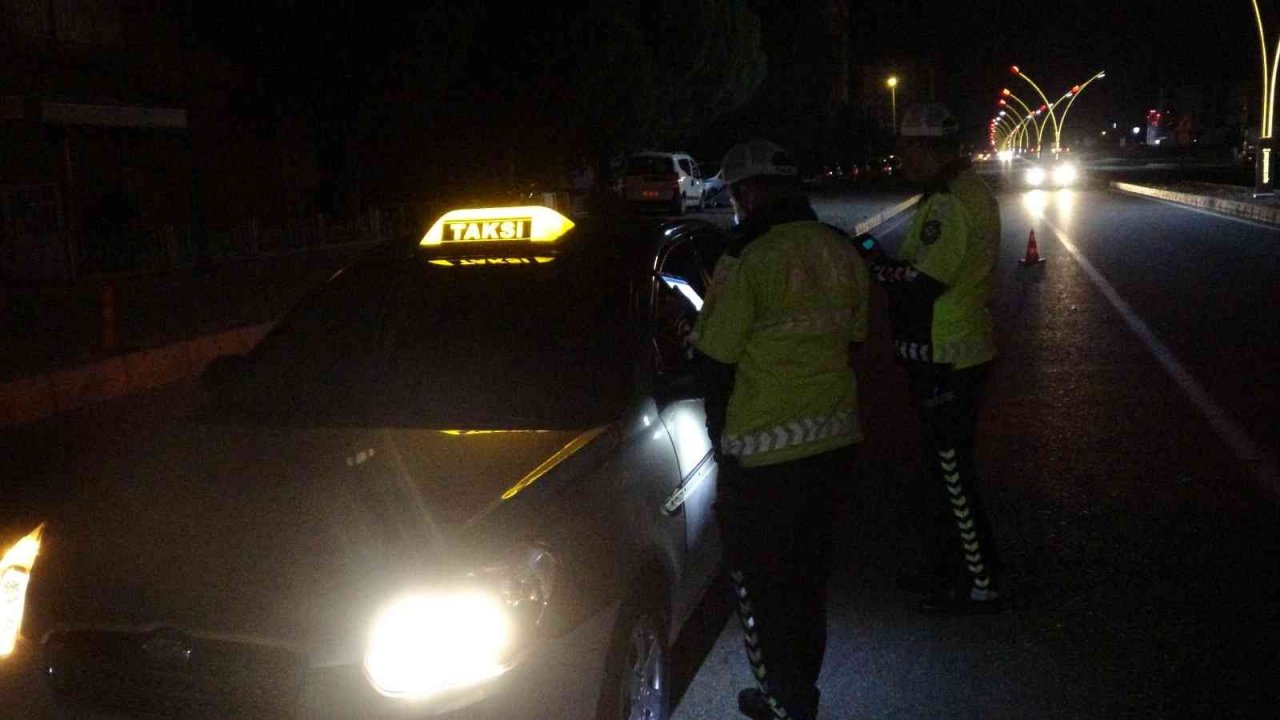 Alkollü sürücüler gece denetlemesine takıldı