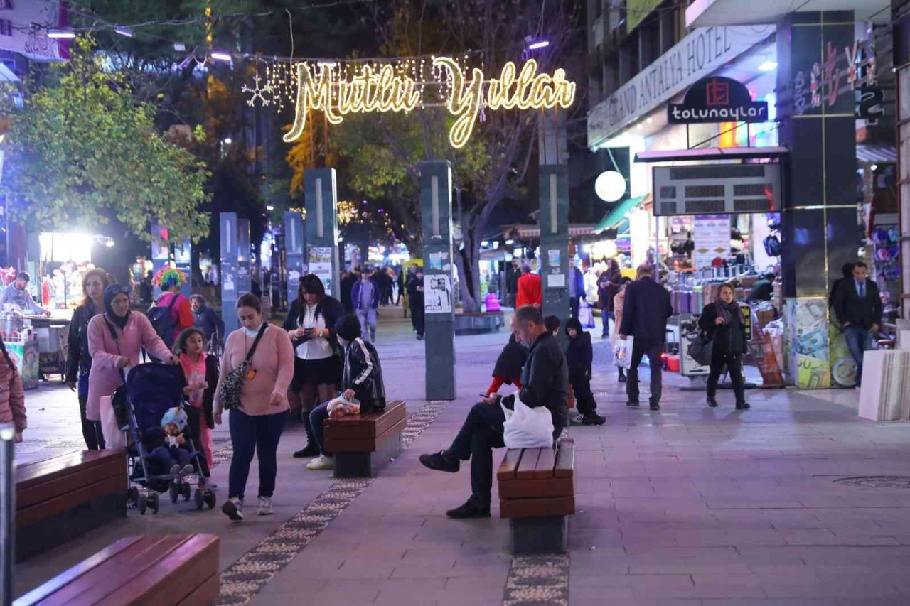 Antalya yeni yıla ışıl ışıl girecek