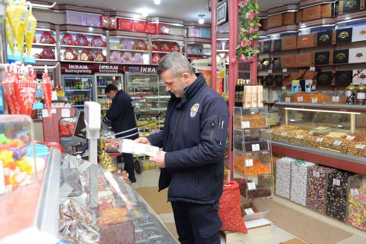 Bozüyük’te kuruyemişçiler denetlendi