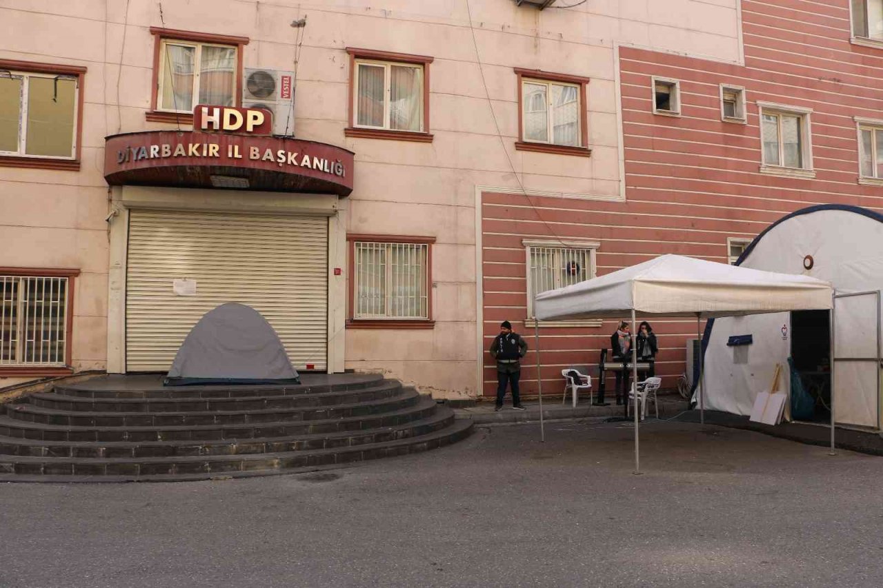 Evlat nöbetindeki anne: “Kirli ellerini oğlumun üzerinden çeksinler”