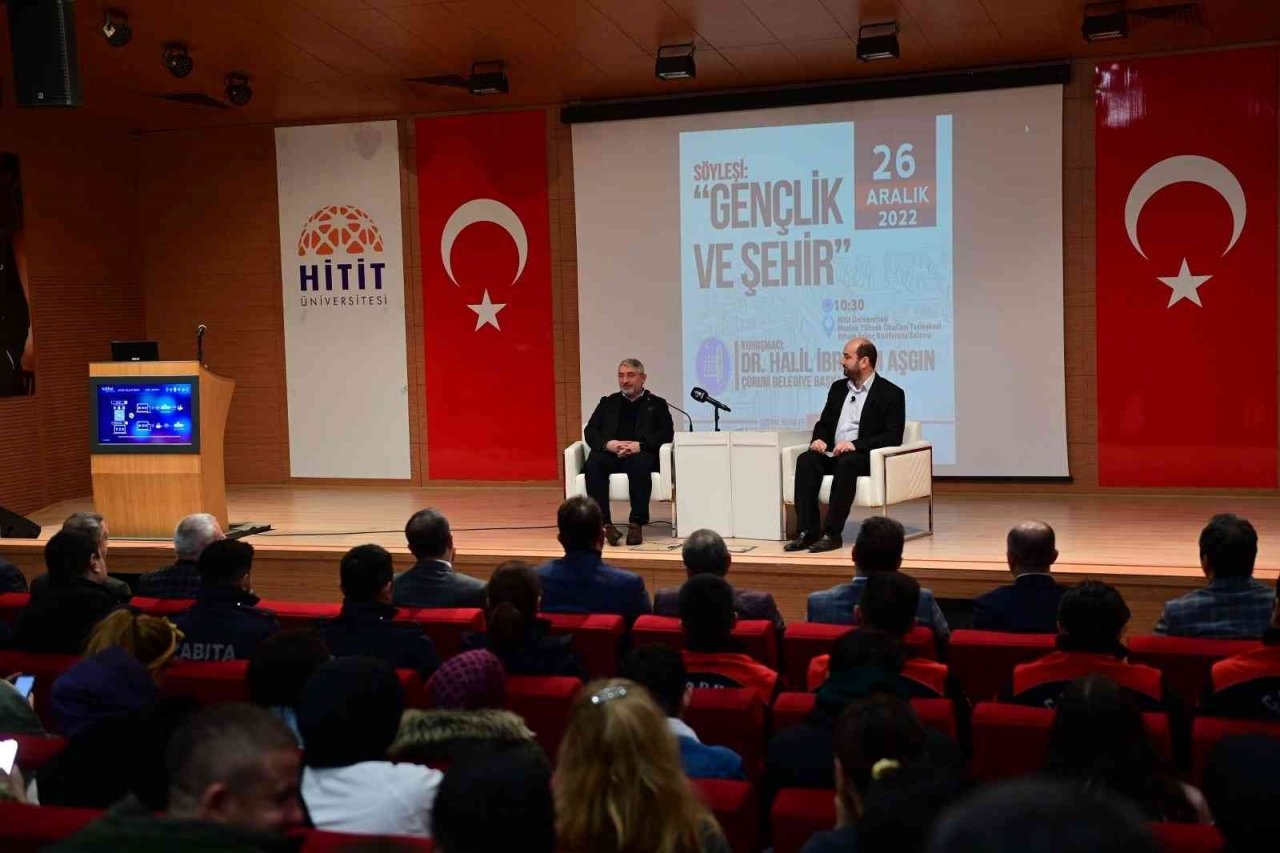 Başkan Aşgın üniversiteli gençlerle buluştu