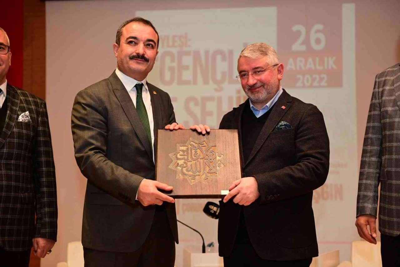 Başkan Aşgın üniversiteli gençlerle buluştu