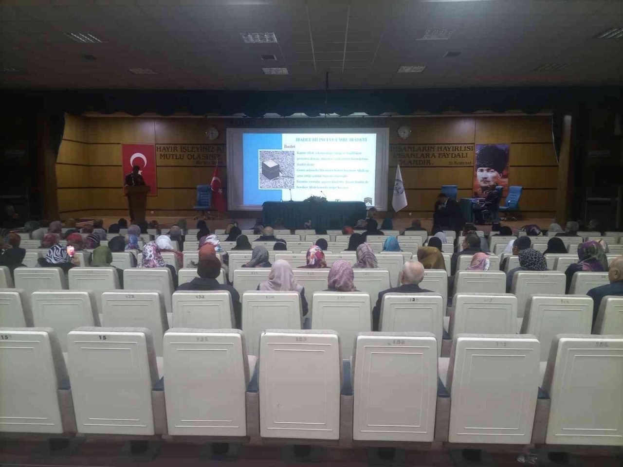Elazığ’da umreye gidecek vatandaşlara yönelik seminer