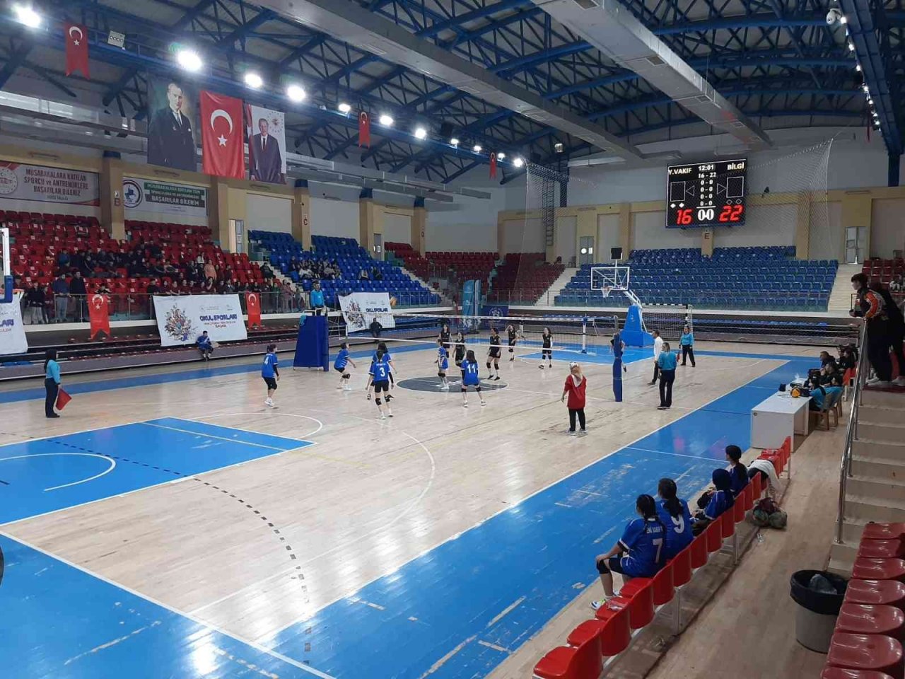 Yıldızlar Voleybolda birinci Bilgi Orta Okulu oldu