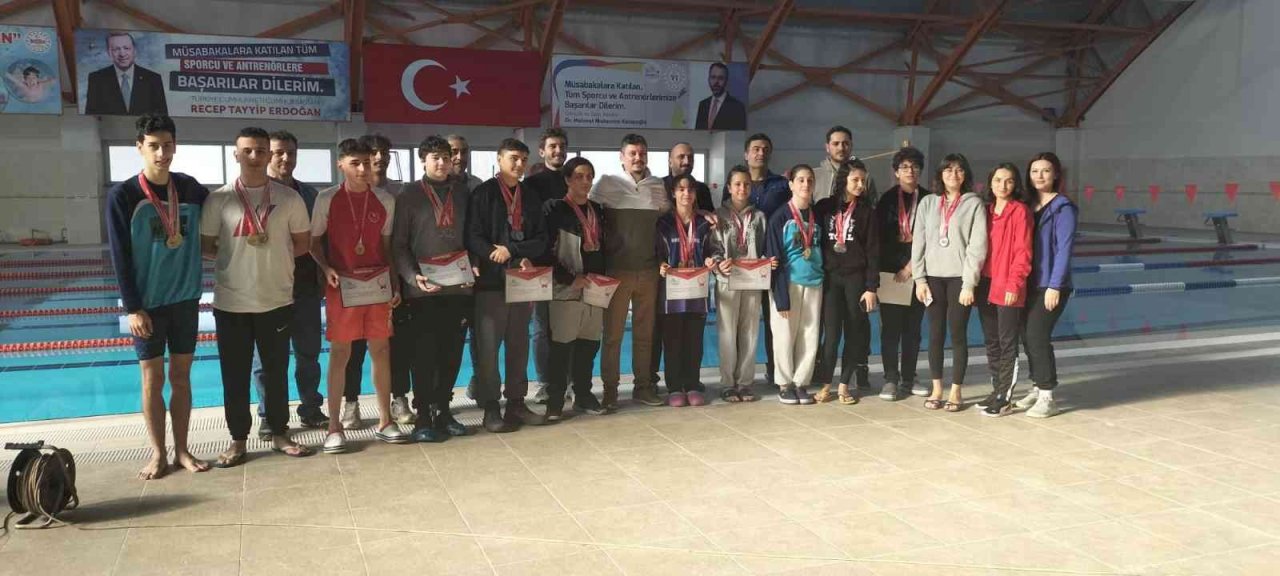 Kulaçlar birincilik için atıldı