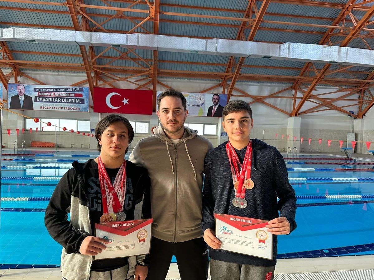 Kulaçlar birincilik için atıldı