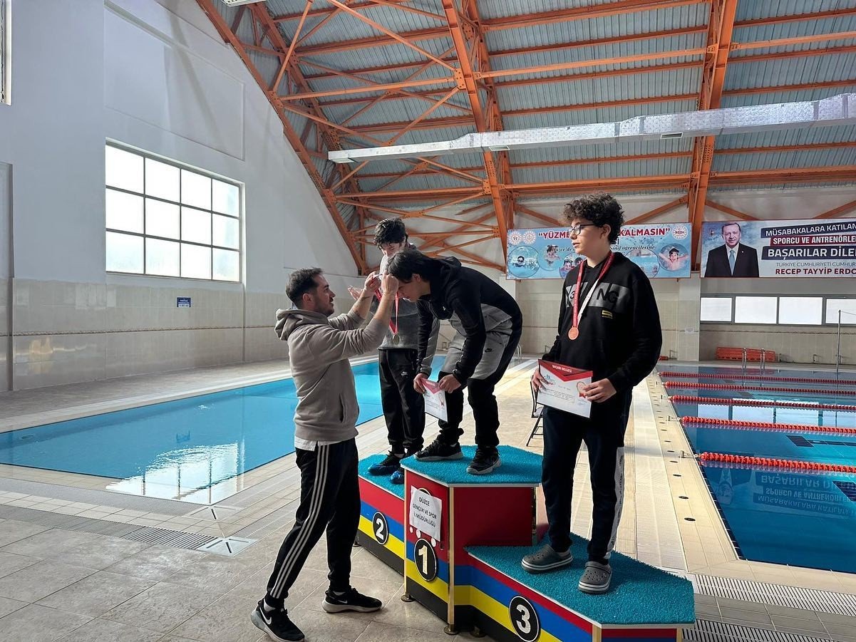 Kulaçlar birincilik için atıldı