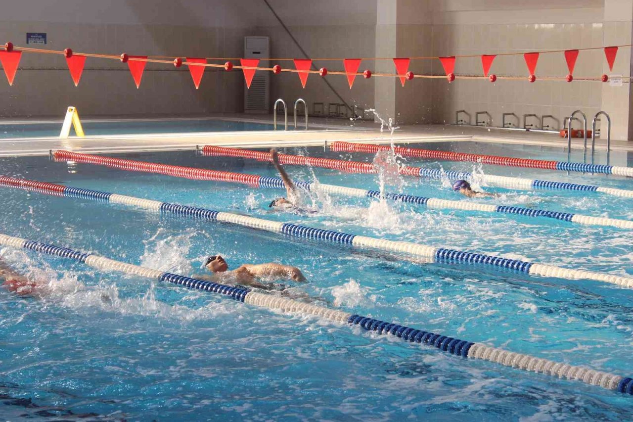 Kulaçlar birincilik için atıldı