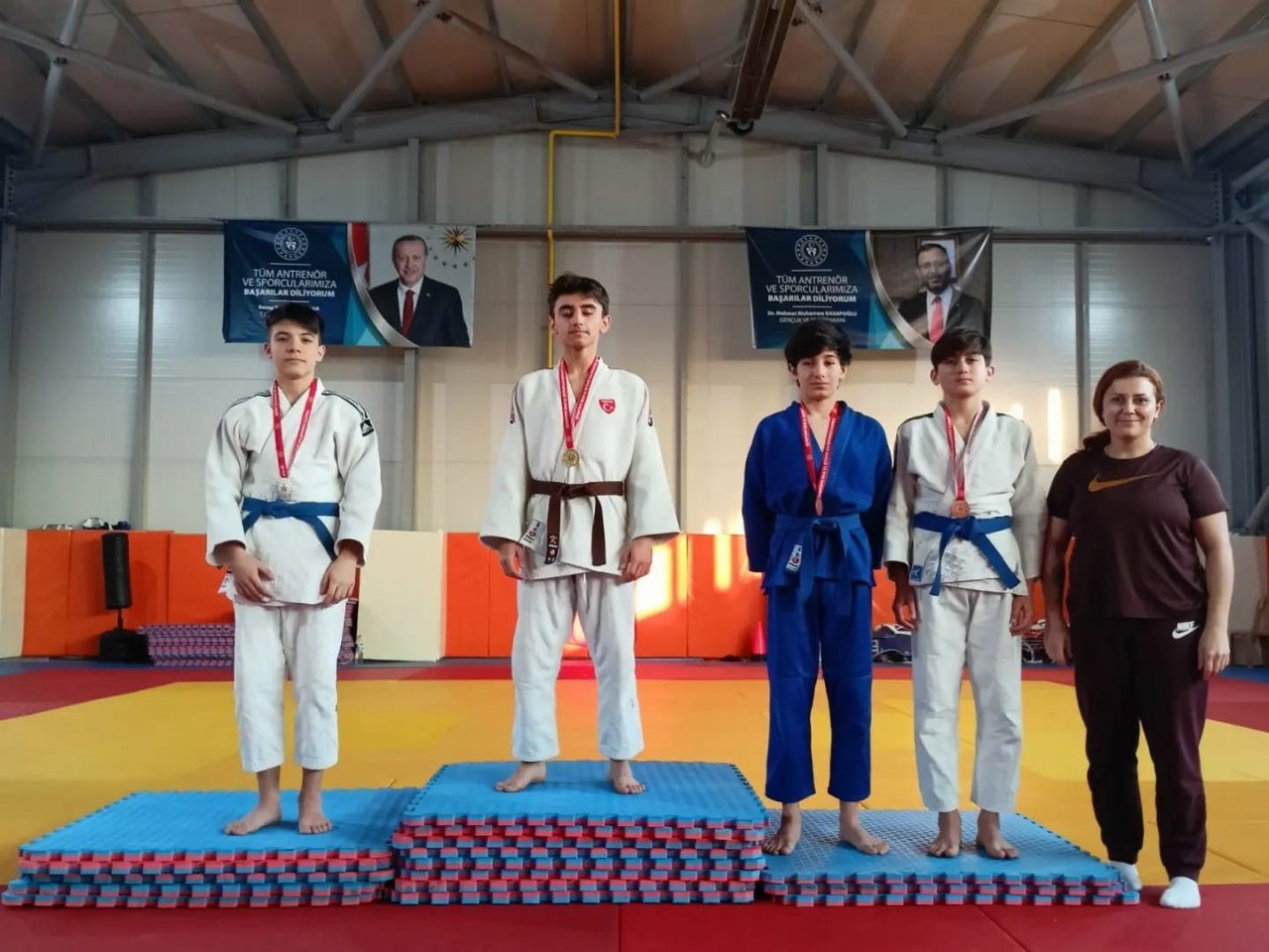 50 sporcu dereceye girmek için yarıştı