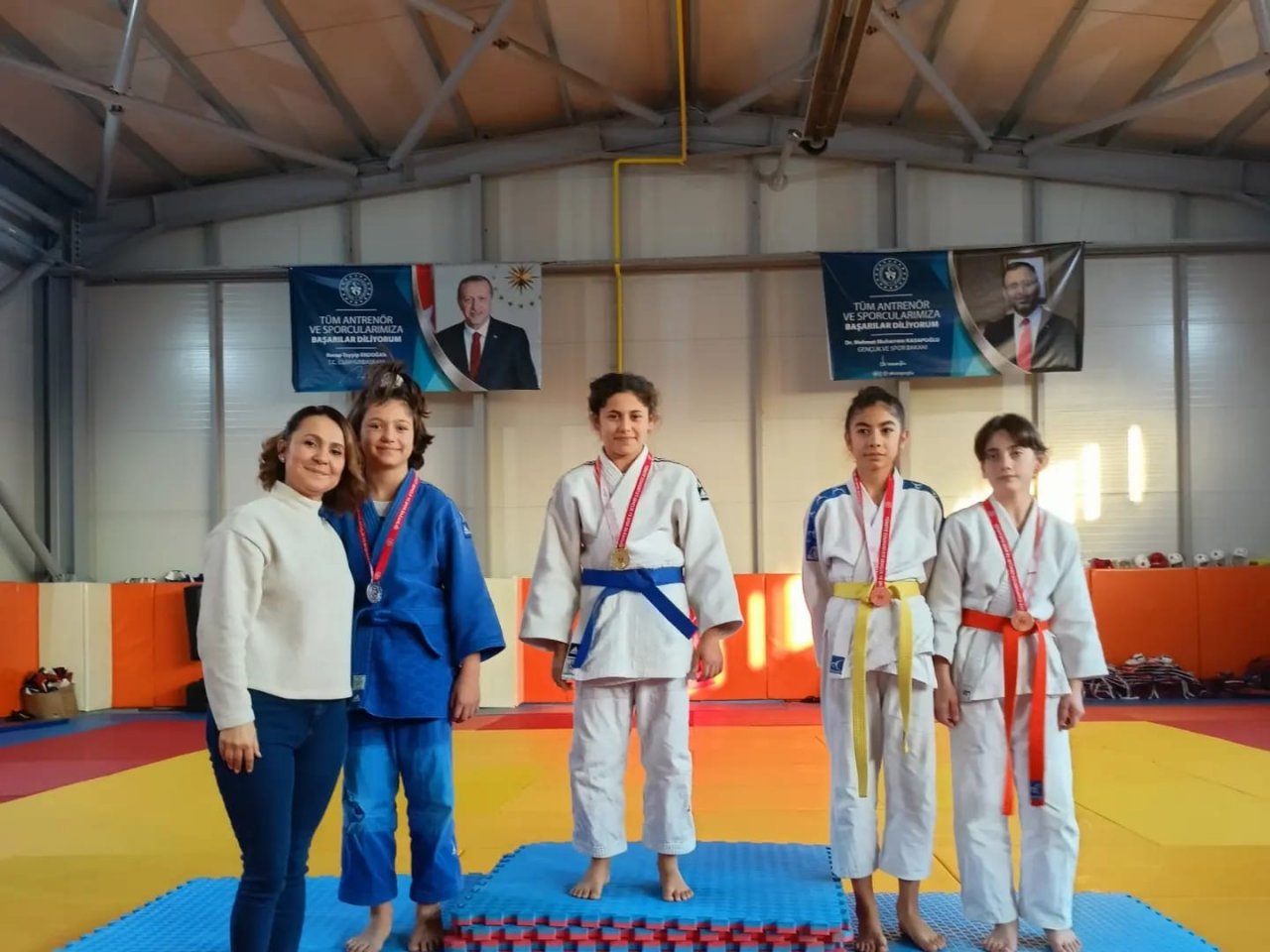 50 sporcu dereceye girmek için yarıştı