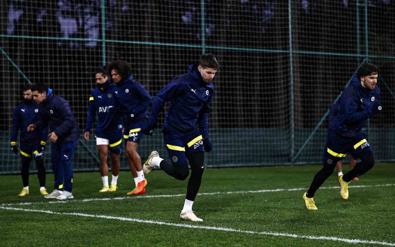 Fenerbahçe, Hatayspor maçı öncesi kampa girdi
