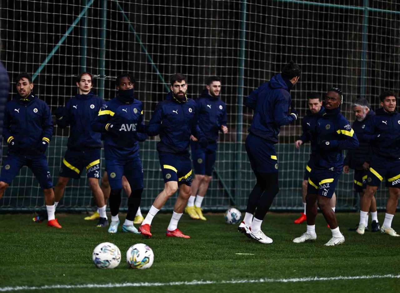 Fenerbahçe, Hatayspor maçı öncesi kampa girdi